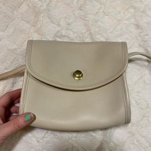 CREAM VINTAGE COACH BAG